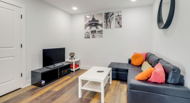 Fire Pit & Yard! Modern DC Unit Near H Street, Забронировать Апартаменты/квартира Апартаменты Вашингтона, рядом с Union Market, Апартаменты/квартира