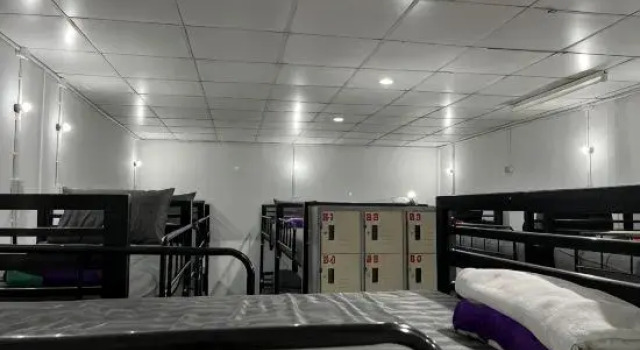 Кровать в общем номере Funny Moon Hostel