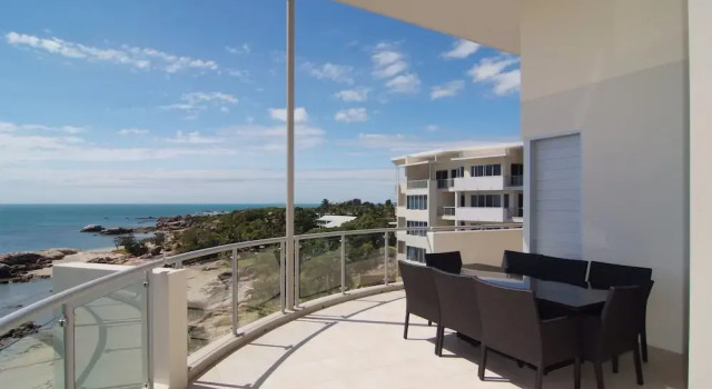 Номер Standard Пентхаус с 3 комнатами с балконом Coral Cove Apartments - Absolute Beachfront Resort Bowen