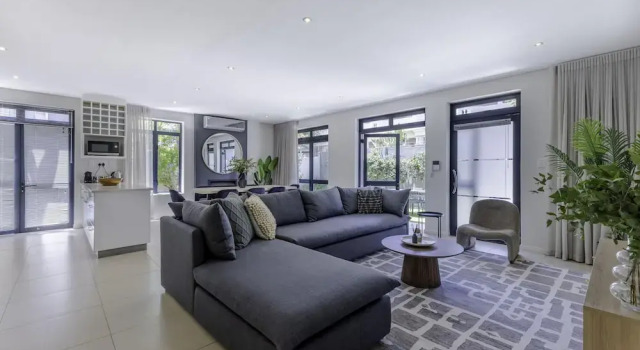 Апартаменты Newly Renovated 3 bed Apartment With Splashpool - 2283
