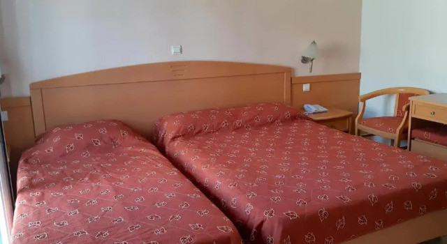 Трёхместный номер Standard с видом на внутреннюю территорию Hotel Tolo