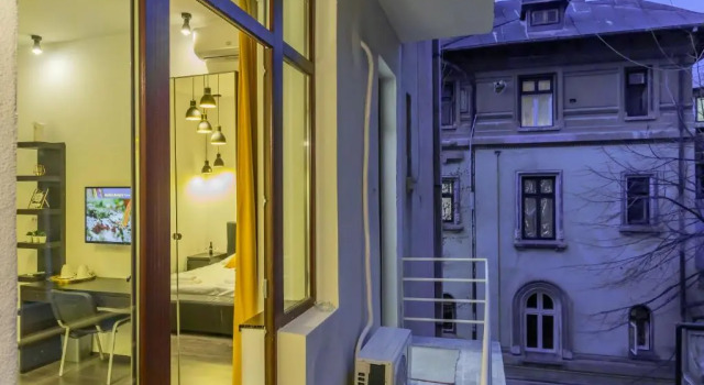CHÂTEAU: Upscale Suites in Bucharest's Historical Center!
