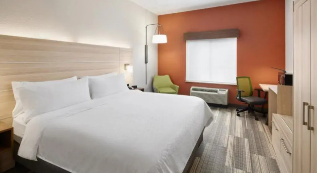 Номер Standard Holiday Inn Express Hotel & Suites Salem by IHG