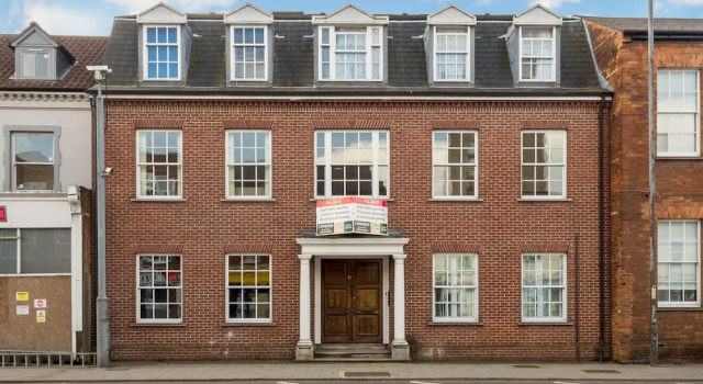 Luxurious 2 Bed Apartment in Central Bedford