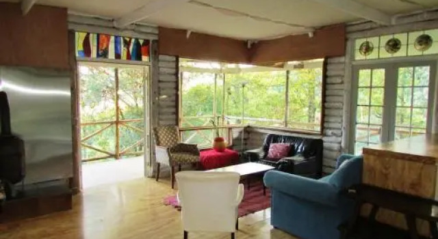 Old Pine Cabin Karkloof, Забронировать Отель Отели Ярроу с парковкой, Парковка