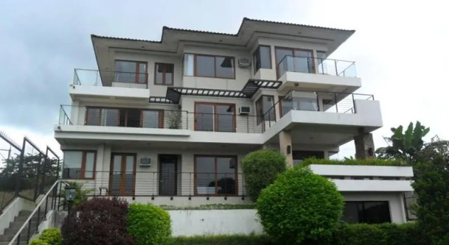 Тент 8 Suites By Fat Jimmy's