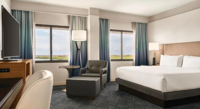 Двухместный номер с видом на бассейн DoubleTree by Hilton Tampa Rocky Point Waterfront