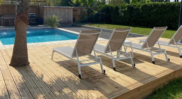 Maison avec sa grande terrasse ensoleillée