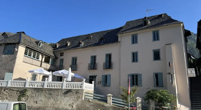 Hostel Baqueira - Refugi Rosta - ALANIEVE, Забронировать Хостел Наут-Аран Каталония