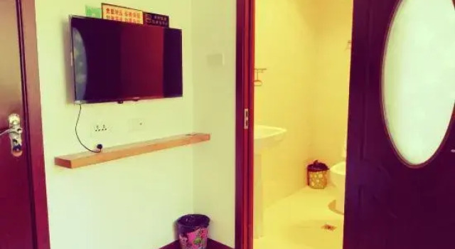 Кровать в общем номере Xuegu Dingzihan Shishang Guest House