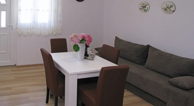 A1 - Modern apt With Balcony, sea View & Parking, Prenota Appartamento Sućuraj 