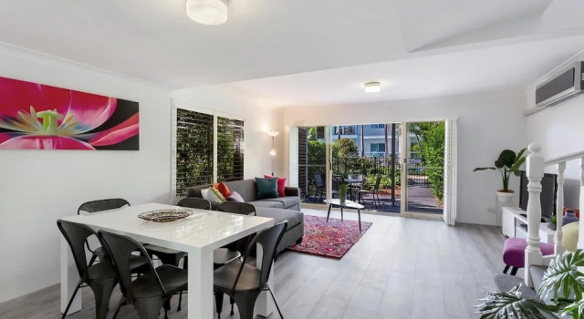 Pacific Blue Townhouse 351, 265 Sandy Point Road, Book Hotel Salamander Bay Port Stephens
