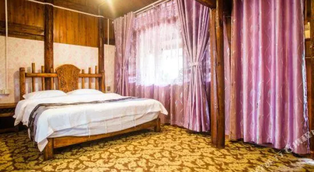 Yin Xing Inn, Забронировать Отель Отели Лицзян 3 звезды, рядом с Улица Сквер-стрит Древнего города Даянь, 3*