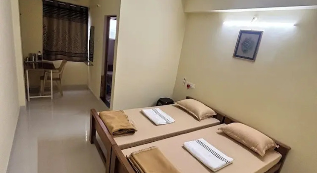 Трёхместный номер Standard Shubham Suites & Party Hall
