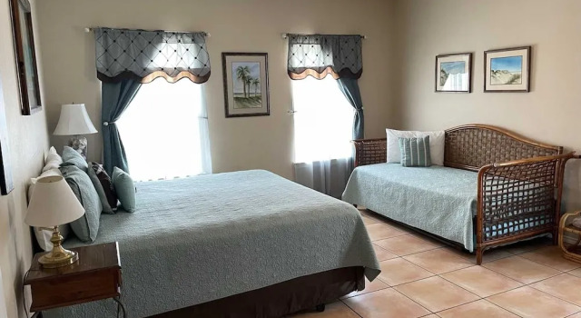 126 E Pike 4 Bedroom Home by RedAwning, Buchen Sie Ferienhaus Hotels in Padre Island mit Parkplatz, Parkplätze