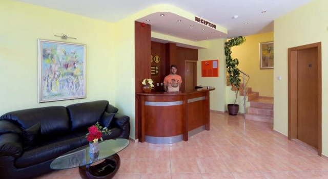 Sunny Flower Hotel, Забронировать Отель Отели области Бургас с бассейном, Бассейн