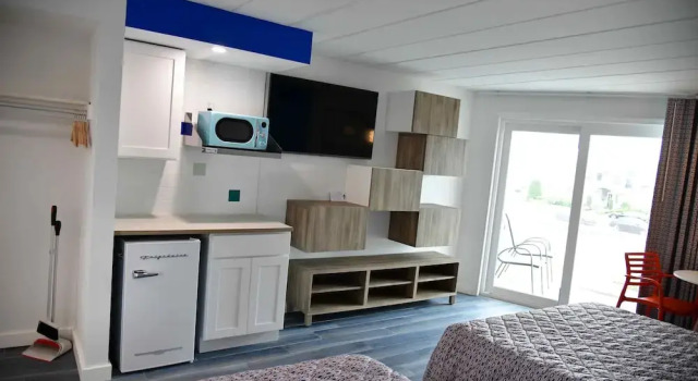 Четырёхместный номер Standard с балконом и с видом на окрестности The Jolly Roger Motel