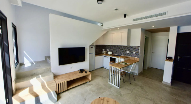 Esmeralda Cotillo Homes by LIVVO