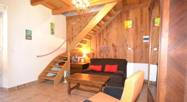 Vintage Holiday Home in Lanas with Swimming Pool