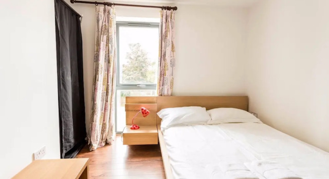 Beautiful and New Home for 5 in West Cambridge, Забронировать Отель Кембридж Великобритания, рядом с Колледж Гертон