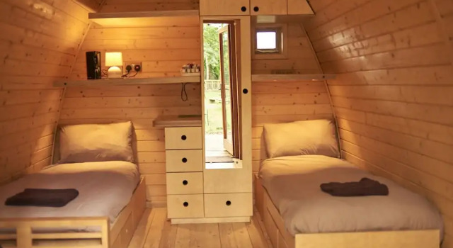 Pinewood Camping Pods - At Port Lympne Reserve, Rezervasyon Kamp Alanı Hythe Kent Downs