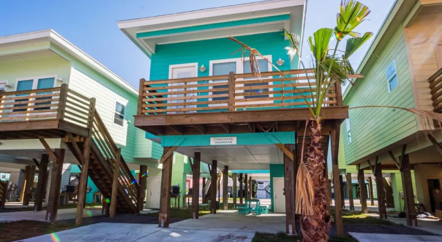 Turquoise Treehouse 2 Bedroom Home