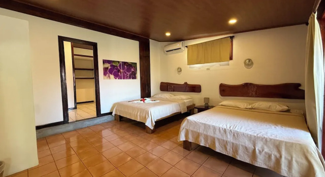 Четырёхместный номер Standard с балконом Hotel El Jardin