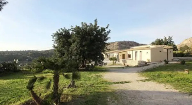 Oasi Monte Rhenna, Book Hotel Hotels in Sicily with Parking, Parking