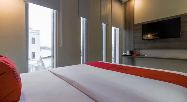 Полулюкс RedDoorz Plus near Tebet