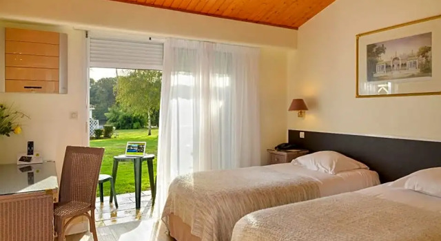 Номер Standard Logis Hôtel Val de Vienne
