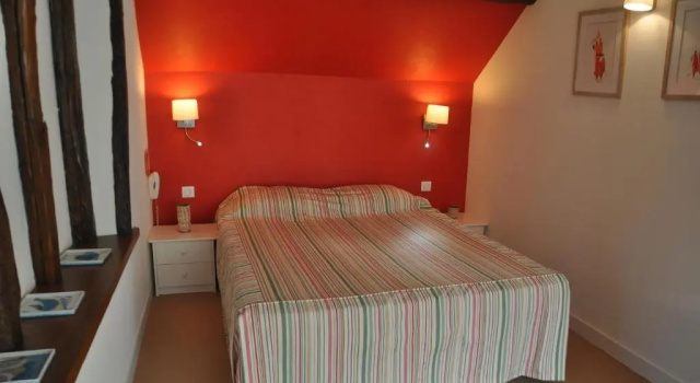 Четырёхместный номер Standard Logis Hôtel Auberge Du Centre Châteaux de la Loire