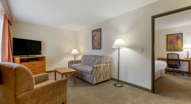 Четырёхместный люкс с 2 комнатами Best Western Paint Pony Lodge