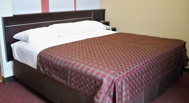 Red Roof Inn & Suites Beaumont