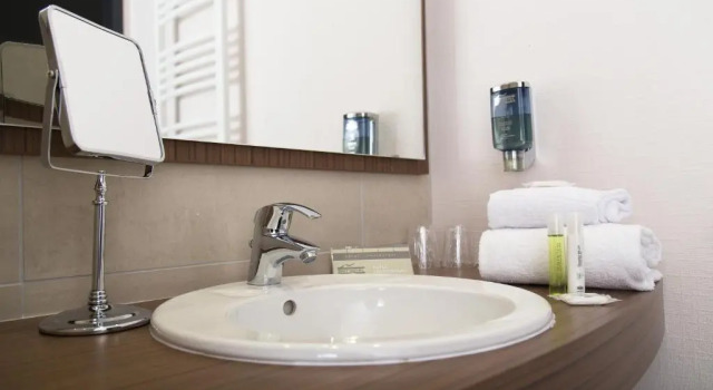 Люкс Business Brit Hotel Toulouse Colomiers - L’Esplanade
