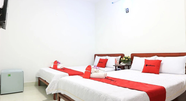 RedDoorz near Bai Sau 3