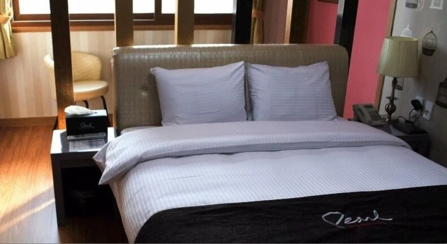 The 7 Business Hotel