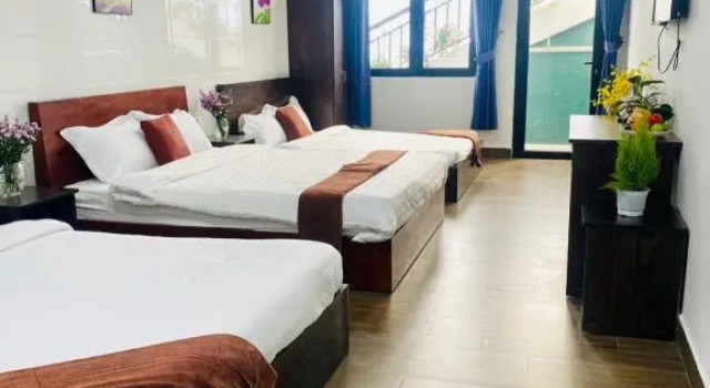 Кровать в общем номере Duong Xua Home