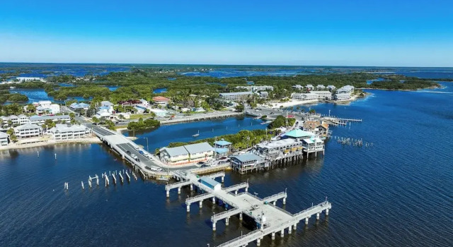 Апартаменты Walkable Beachfront Retreat on Cedar Key!