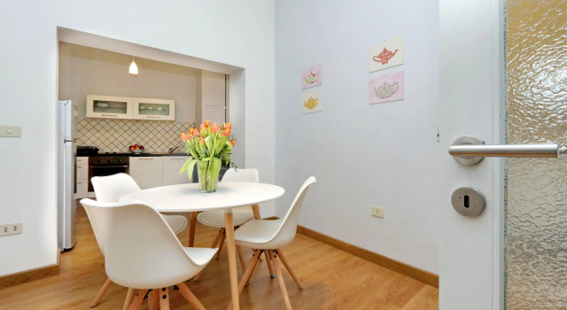 RM-H501-QUFO5A2 - Cozy Tritone, Забронировать Отель Рим Лацио, рядом с Посольство США в Риме