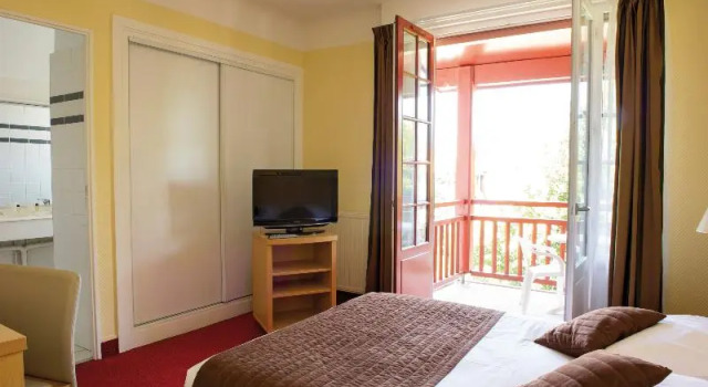 Двухместный номер Standard с балконом Hôtel & Résidence Vacances Bleues Orhoïtza