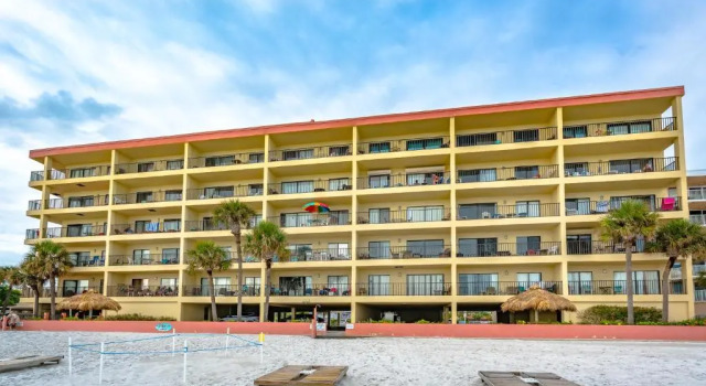 Las Brisas 404 by Distinctive Beach Rentals, Забронировать Апартаменты/квартира Апартаменты Мадейра-Бич, рядом с The Church by the Sea, Апартаменты/квартира