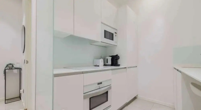 w Warm 1BR in the Vibrant Chueca Neighborhood, Book Apartment Madrid Community of Madrid, near Edificio Grassy