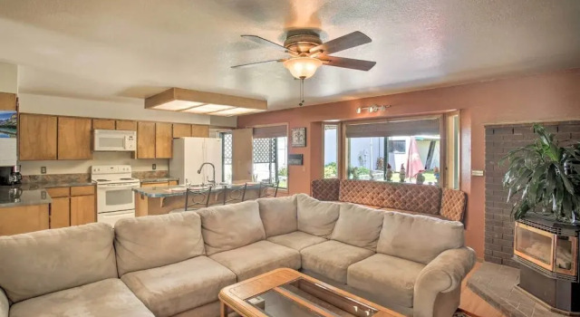Коттедж Sunny Home w/ Patio < 10 Mi to Lake Coeur D'alene
