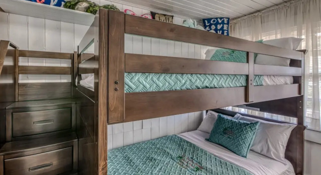 The Cotton Candy Beach House 3 Bedroom Cottage by Redawning, Book Feriehus Sommerhuse i Alabama, Hytte