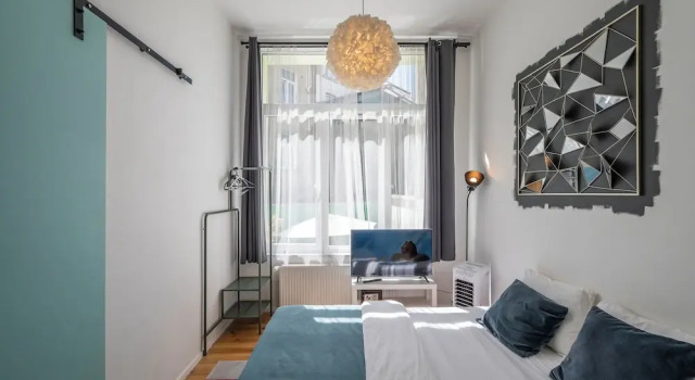 Stylish 3 Bd 3 Bath Duplex In Brussels