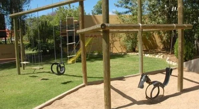 101 Oudtshoorn Holiday Accommodation, Забронировать Отель Отели Оудсхорн 3 звезды, рядом с Suspension Bridge, 3*