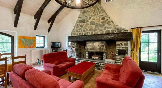 Maison isolée, au cœur des volcans, terrain clos, jeux, confort, cheminée, proche forêts et villages. - FR-1-582-285, Забронировать Отель Керьер Haute Loire