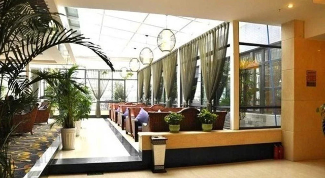 Chengdu Shangdong Hotel, Забронировать Отель Отели Лунцюанььи 3 звезды, 3*