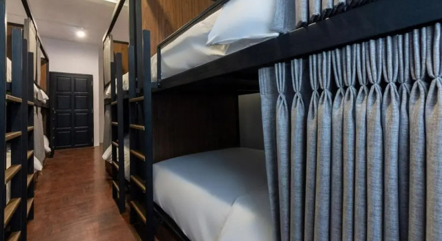 Кровать в общем номере (мужской номер) OYO 75416 Rama3 Sunrise Hostel