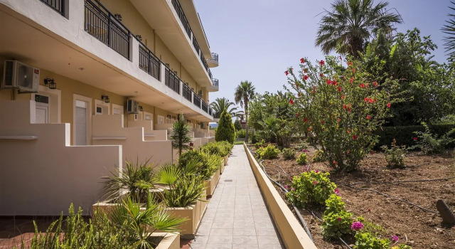 Vantaris Garden, Забронировать Отель Каврос 